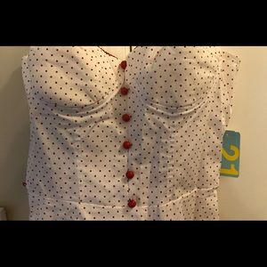 Sweet summer, red dot & white dress! Just below K